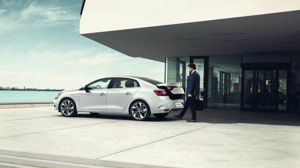 Renault MEGANE Sedan - Hands-free boot opening