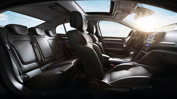 Renault MEGANE Sedan - Side view of the vehicle interior