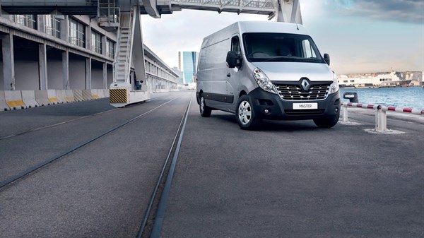 Renault Master front view