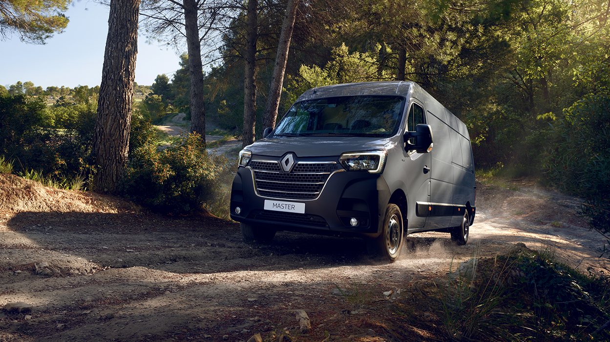 Renault MASTER Panel van - Exterior design - On site - Front view - Yellow