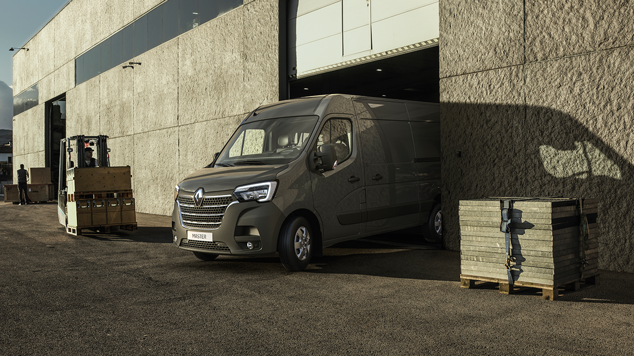 Renault MASTER - Panel van - Exterior design - Vehicle on a worksite