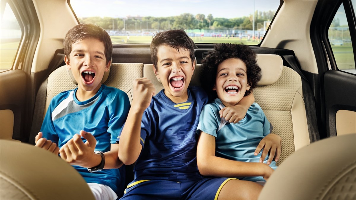 Kids in Renault Symbol